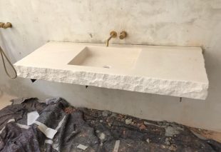 LAVABO A MEDIDA EN PIEDRA CALIZA, FRENTE Y LADOS RUSTICOS 04