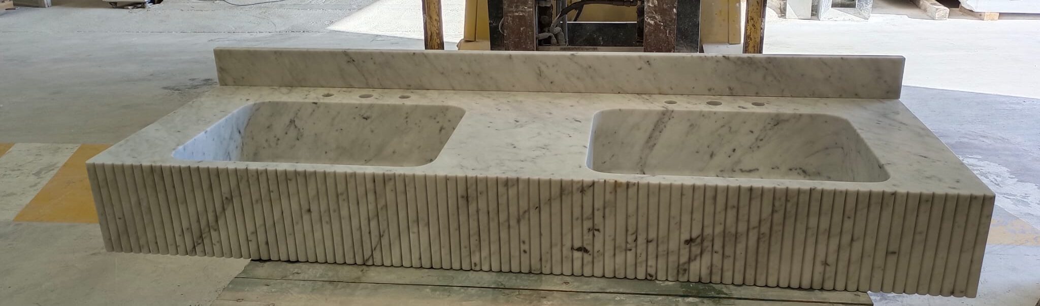LAVABO ENCIMERA EN BLANCO CARRARA