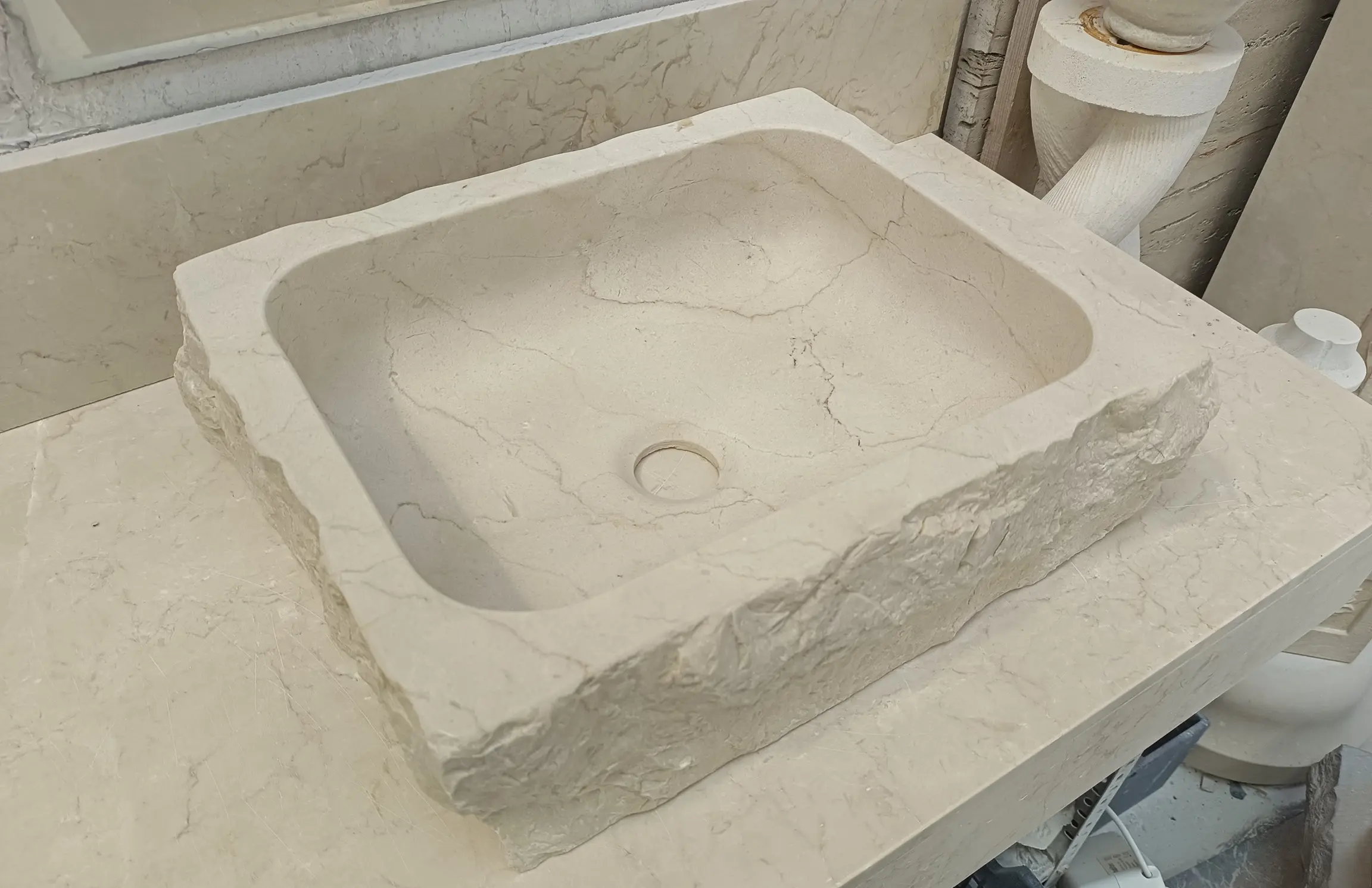 GB 453 LAVABO RÚSTICO RECTANGULAR CREMA MÁRFIL